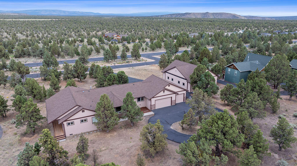 Prineville, Oregon, 97754, United States, 4 Bedrooms Bedrooms, ,3 BathroomsBathrooms,Residential,For Sale,1896038