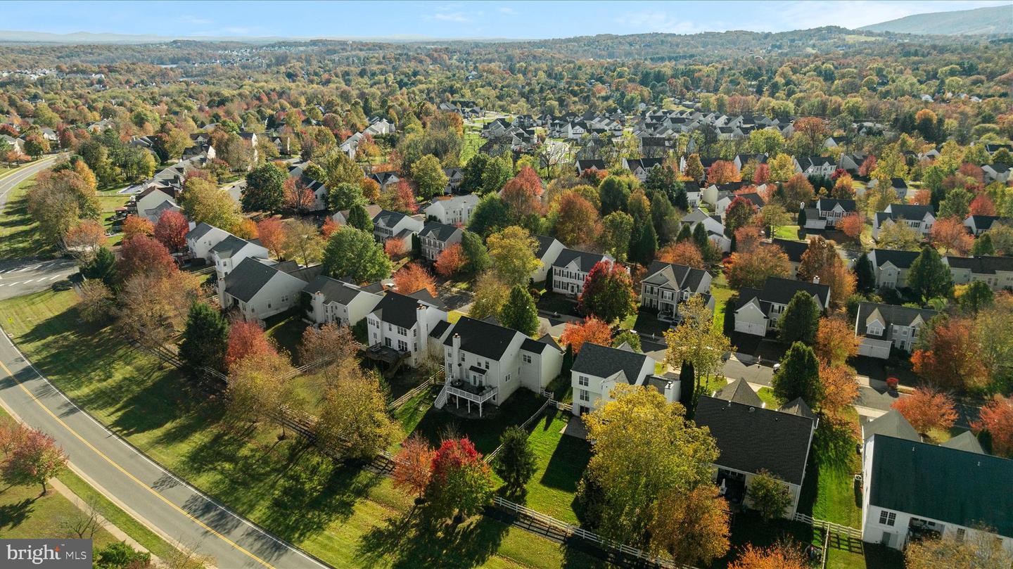 Round Hill, Virginia, 20141, United States, 4 Bedrooms Bedrooms, ,4 BathroomsBathrooms,Residential,For Sale,1987727