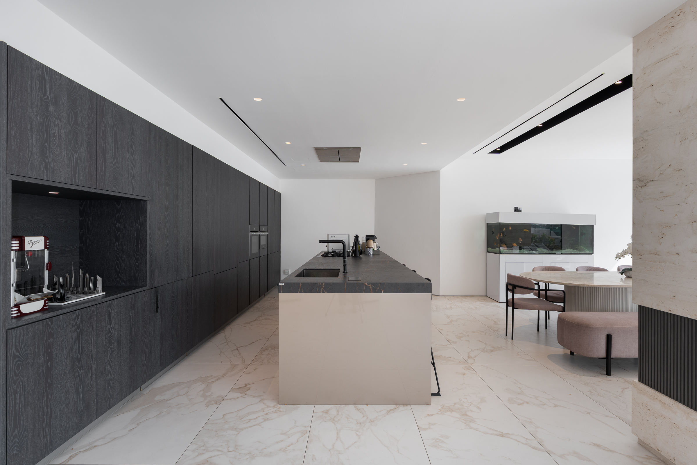  Upgraded Atrium Entry with Skyline View - 物件實景