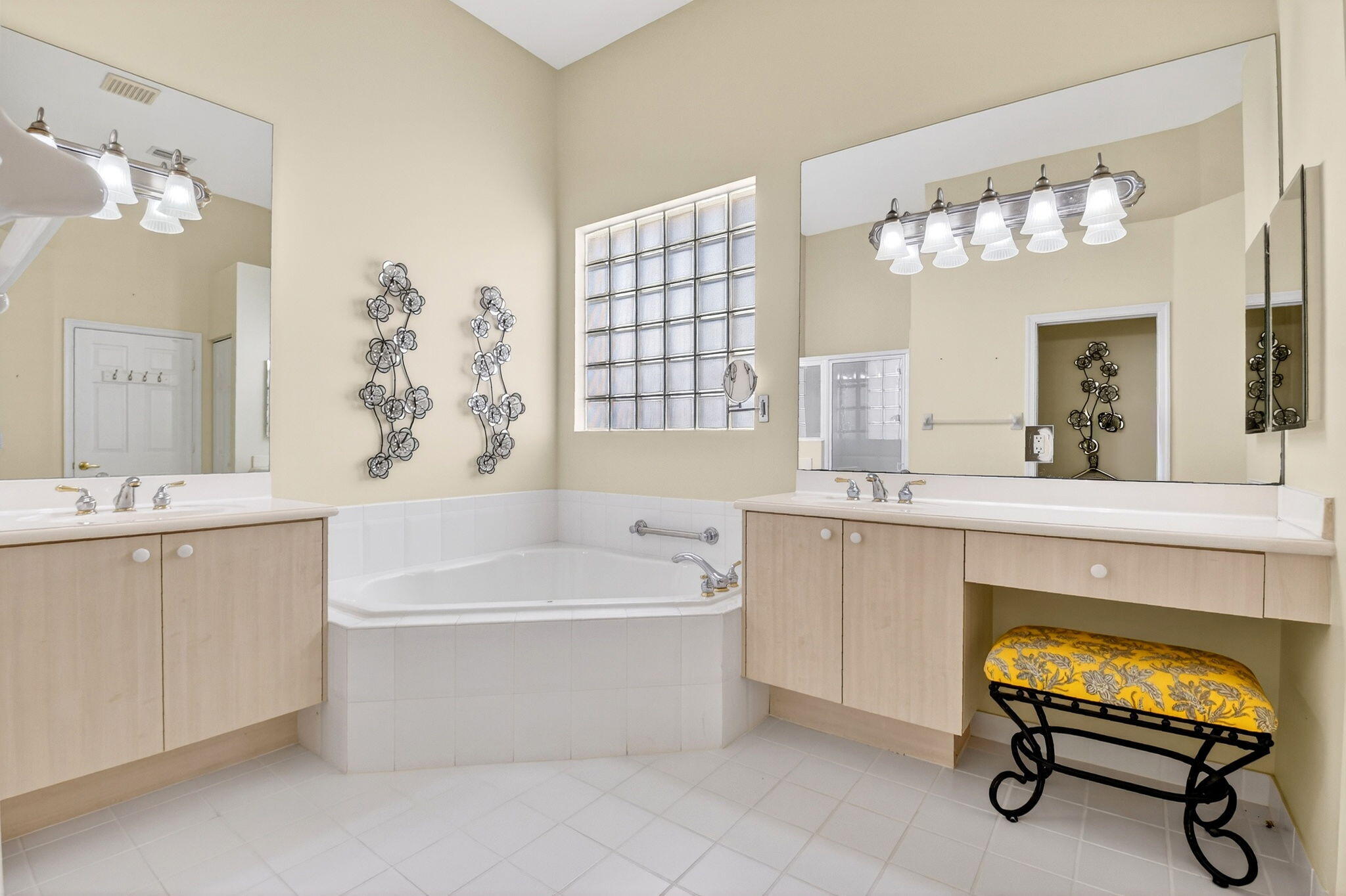 Delray Beach, Florida, 33446, United States, 3 Bedrooms Bedrooms, ,2 BathroomsBathrooms,Residential,For Sale,2003234