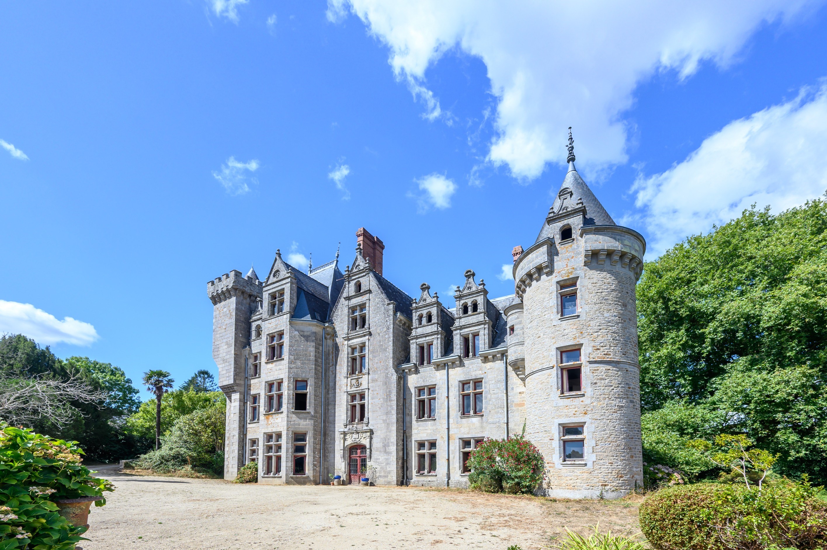  Near Quimper ; Magnificent castle to renovated in river bank; - 物件實景
