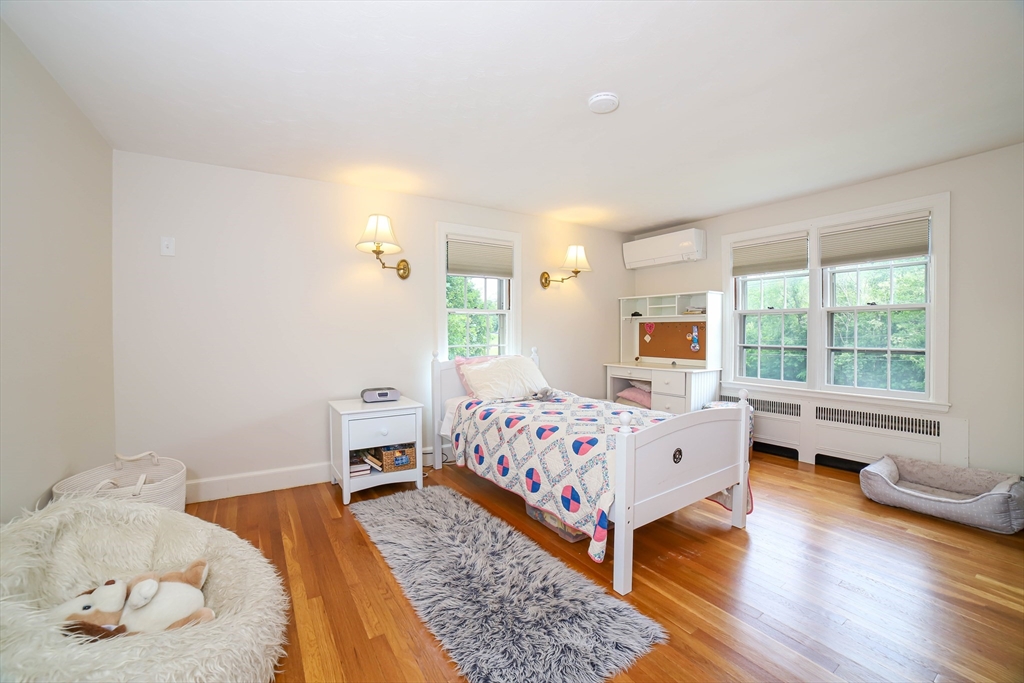 Worcester, Massachusetts, 01609, United States, 5 Bedrooms Bedrooms, ,4 BathroomsBathrooms,Residential,For Sale,1907639