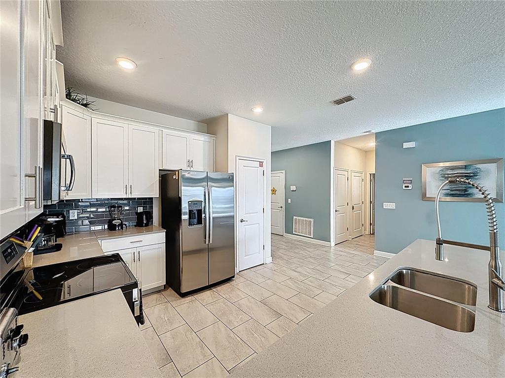 Davenport, Florida, 33896, United States, 8 Bedrooms Bedrooms, ,5 BathroomsBathrooms,Residential,For Sale,1992116