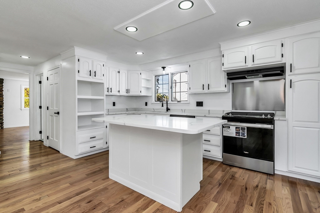 Methuen, Massachusetts, 01844, United States, 4 Bedrooms Bedrooms, ,3 BathroomsBathrooms,Residential,For Sale,1978164