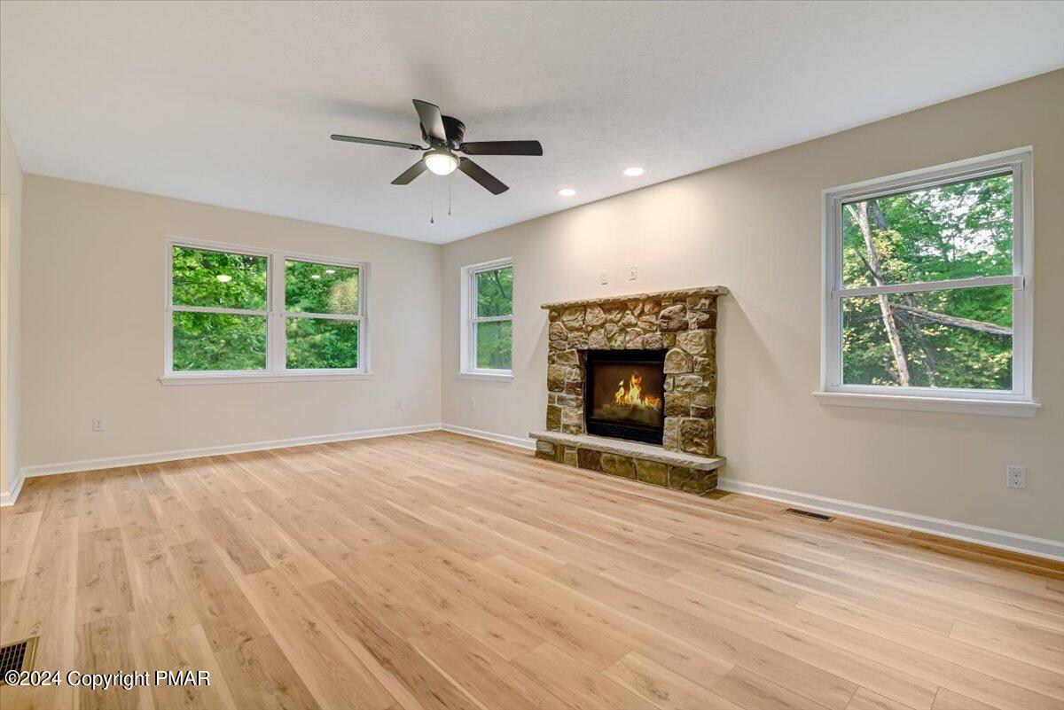 Stroudsburg, Pennsylvania, 18360, United States, 4 Bedrooms Bedrooms, ,3 BathroomsBathrooms,Residential,For Sale,1858014