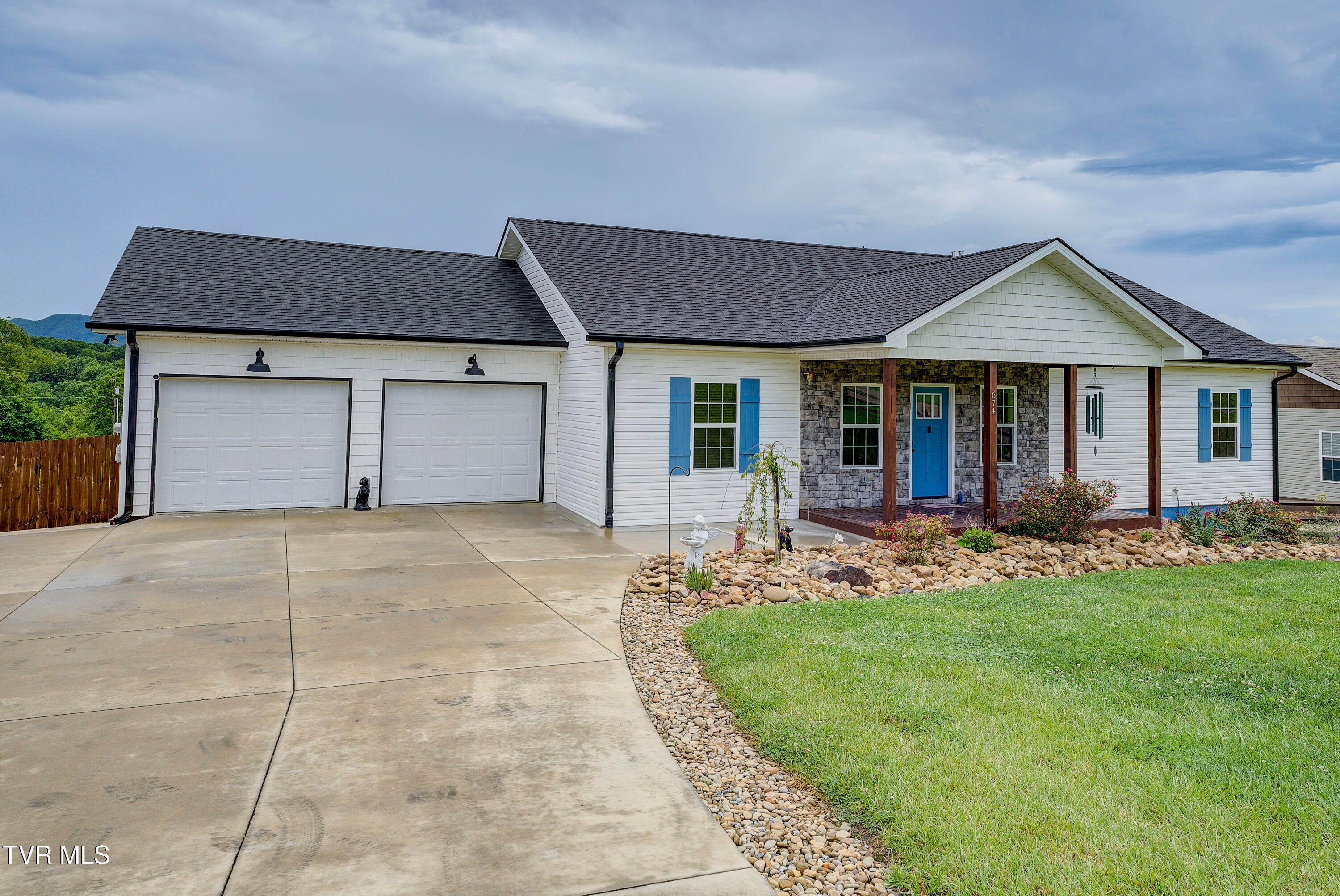 Jonesborough, Tennessee, 37659, United States, 3 Bedrooms Bedrooms, ,3 BathroomsBathrooms,Residential,For Sale,2000910