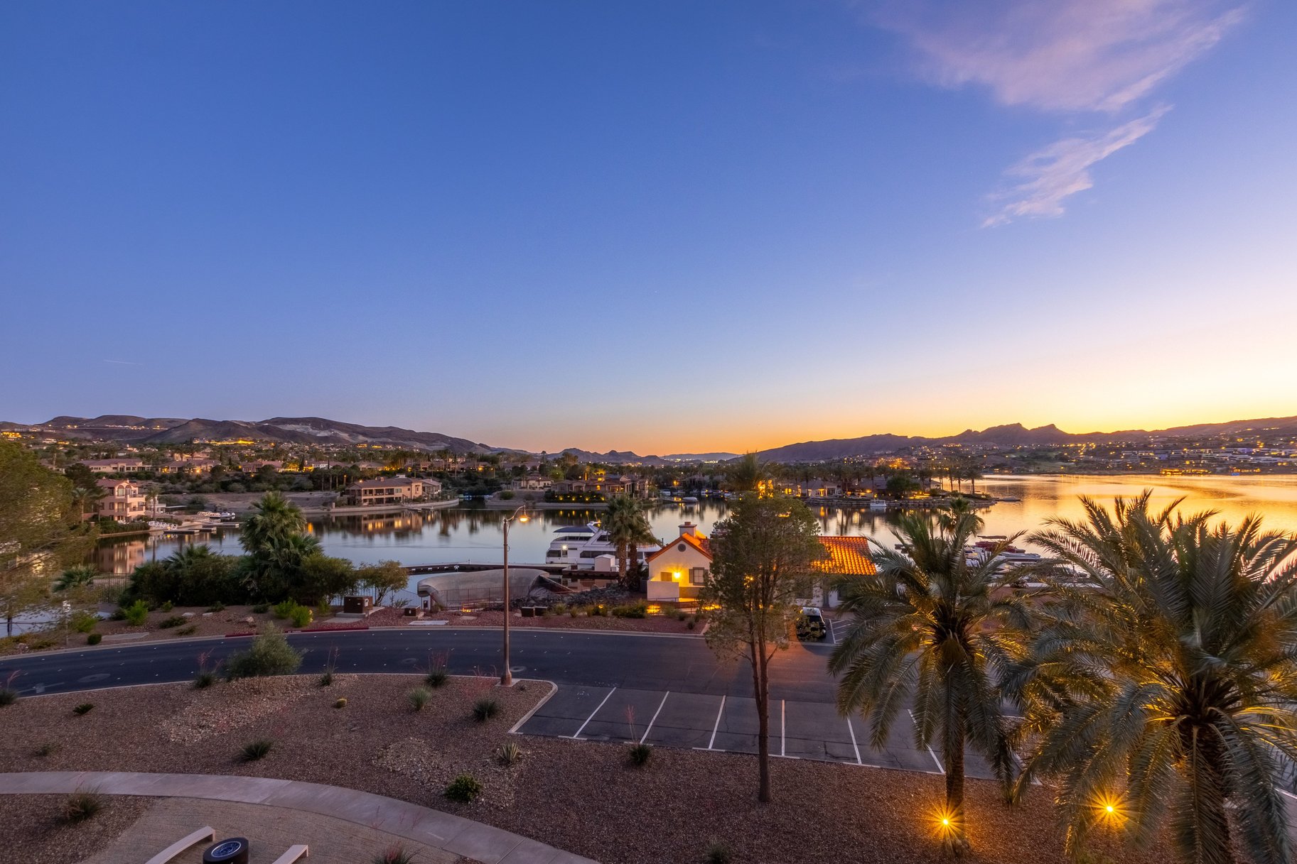  Lake Las Vegas Furnished 3 Beds, 3 Bath With Den Penthouse & Lake Views - 物件實景