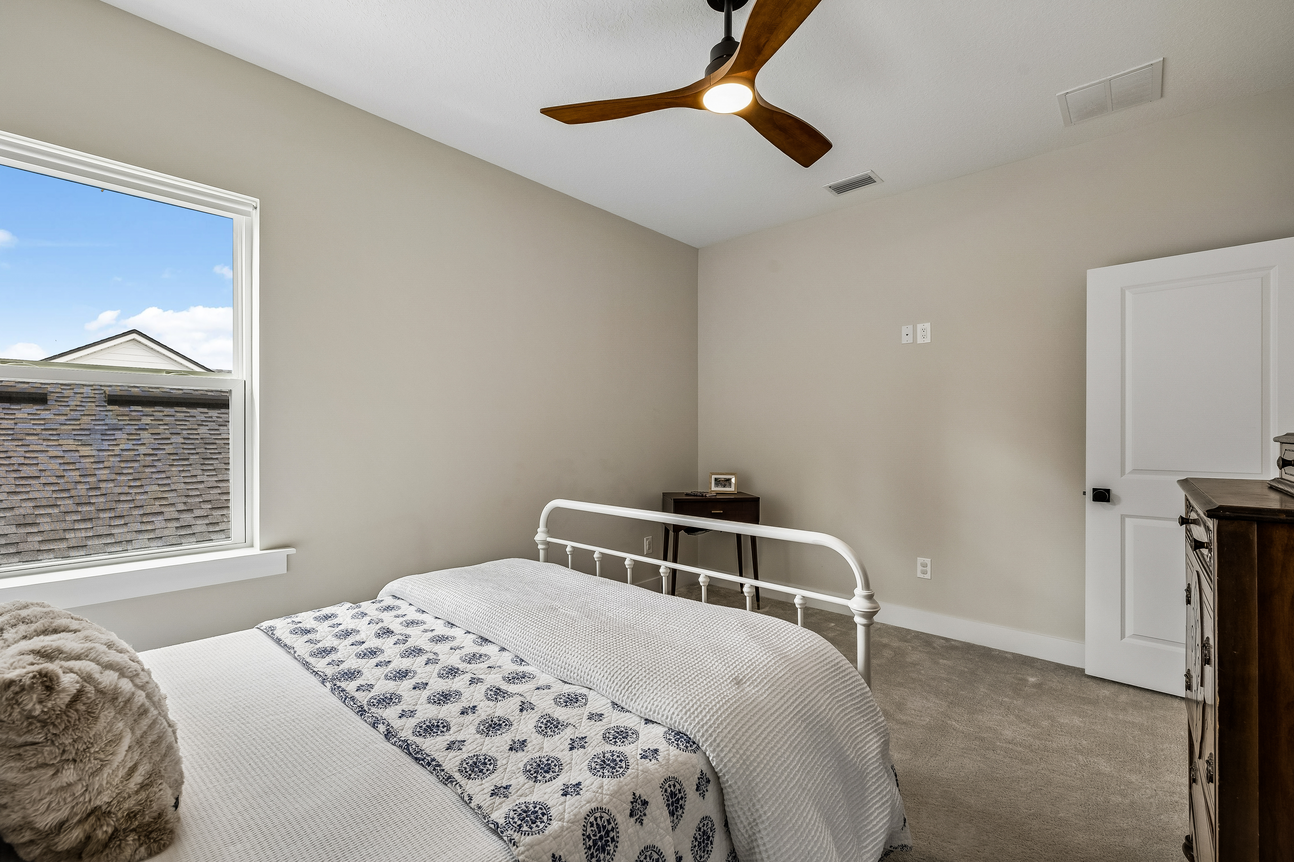  Designer-Finished Two-Story Home With First-Floor Primary And Preserve Views - 物件實景