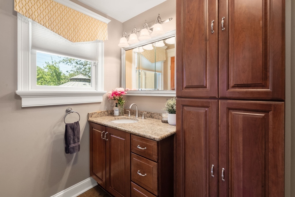Swansea, Massachusetts, 02777, United States, 3 Bedrooms Bedrooms, ,2 BathroomsBathrooms,Residential,For Sale,1847611