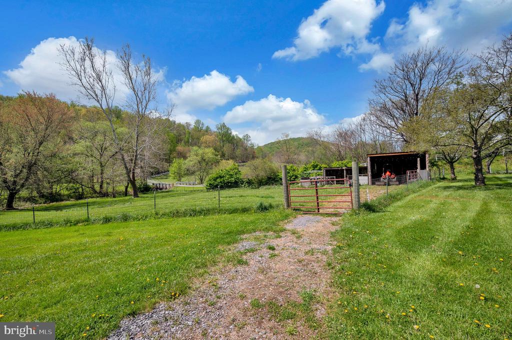 Linden, Virginia, 22642, United States, 5 Bedrooms Bedrooms, ,4 BathroomsBathrooms,Residential,For Sale,2037897