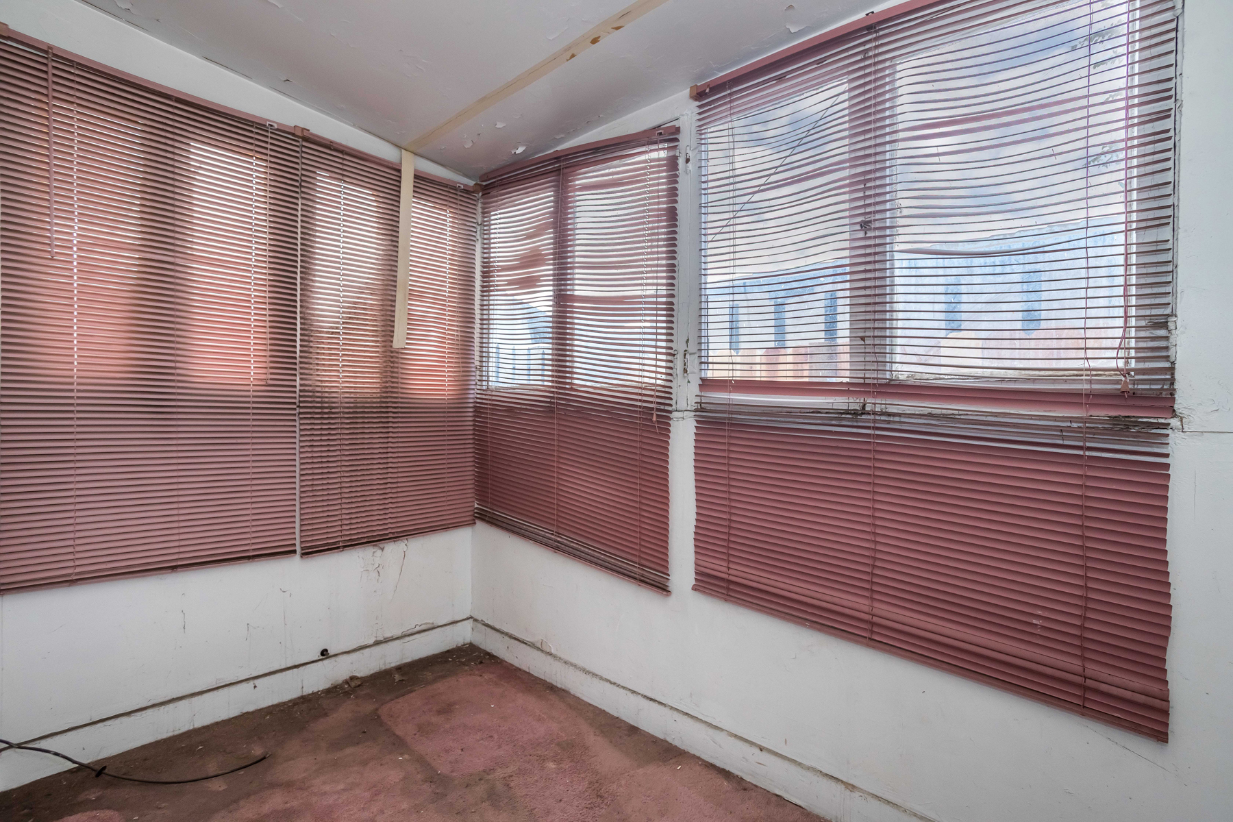  2249 W 29th St - 物件實景