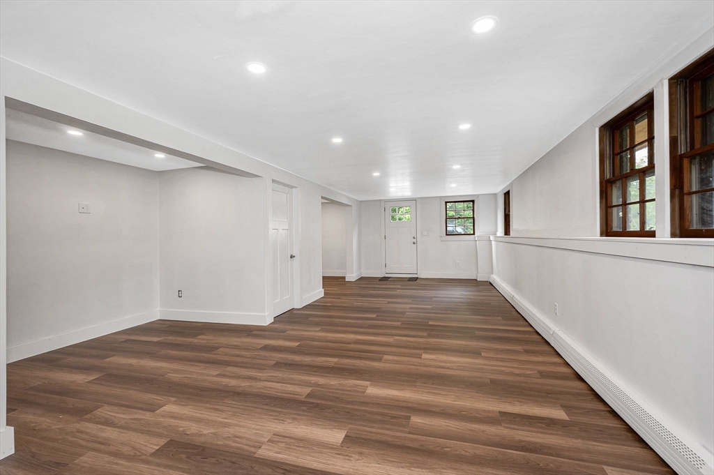 Groveland, Massachusetts, 01834, United States, 5 Bedrooms Bedrooms, ,3 BathroomsBathrooms,Residential,For Sale,1909322