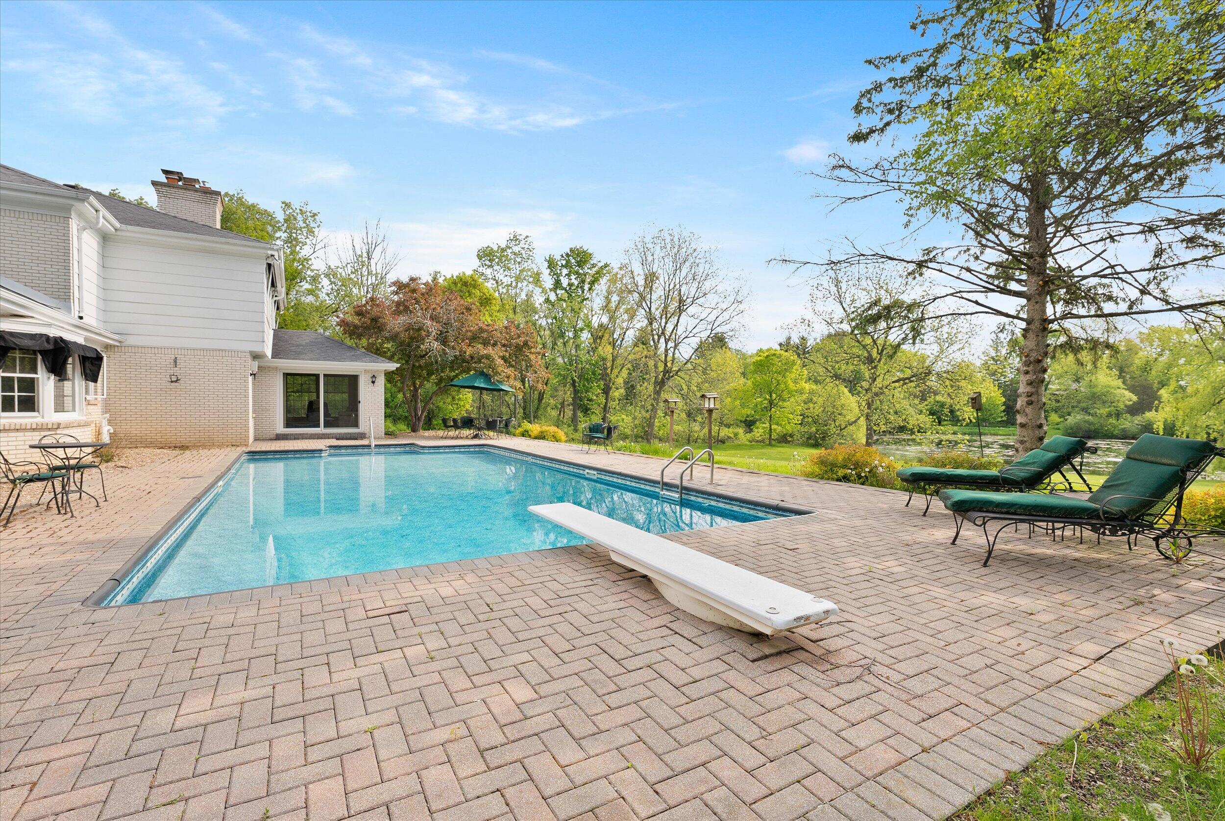 Mequon, Wisconsin, 53097, United States, 5 Bedrooms Bedrooms, ,5 BathroomsBathrooms,Residential,For Sale,1907648