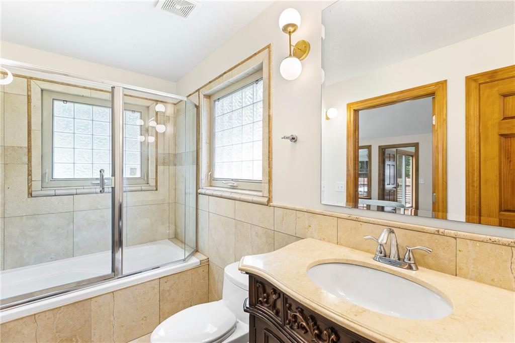 Kansas City, Kansas, 66103, United States, 3 Bedrooms Bedrooms, ,3 BathroomsBathrooms,Residential,For Sale,1906433