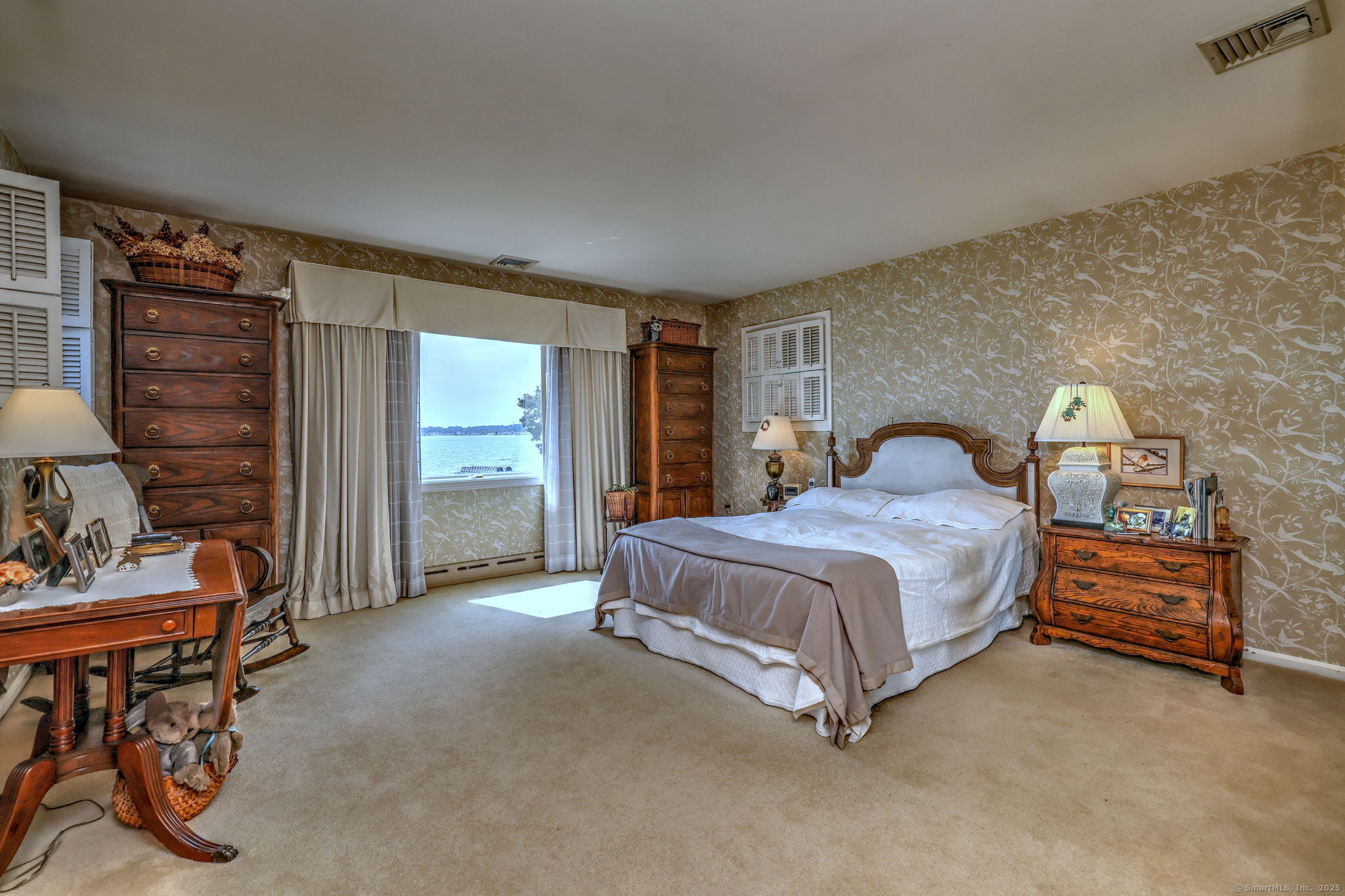Milford, Connecticut, 06460, United States, 3 Bedrooms Bedrooms, ,2 BathroomsBathrooms,Residential,For Sale,1918107