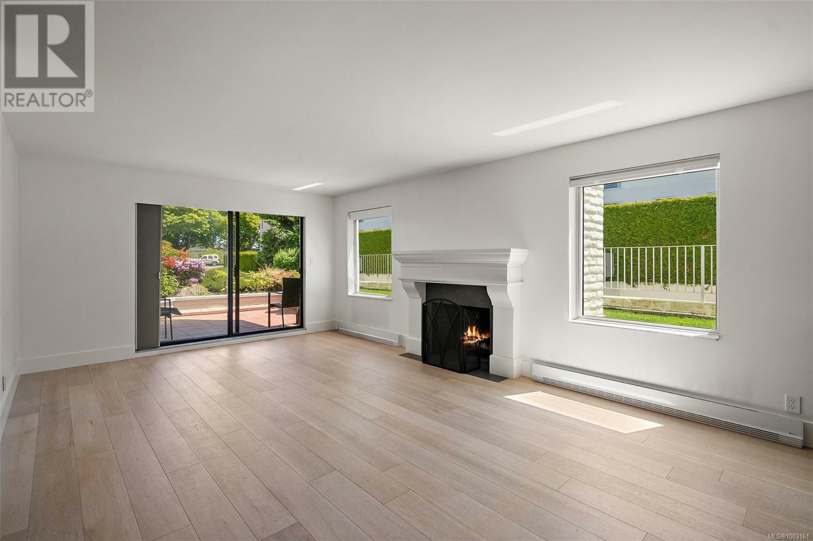 OAK BAY, British Columbia, V8S 2N6, CA, 2 Bedrooms Bedrooms, ,2 BathroomsBathrooms,Residential,For Sale,1874610