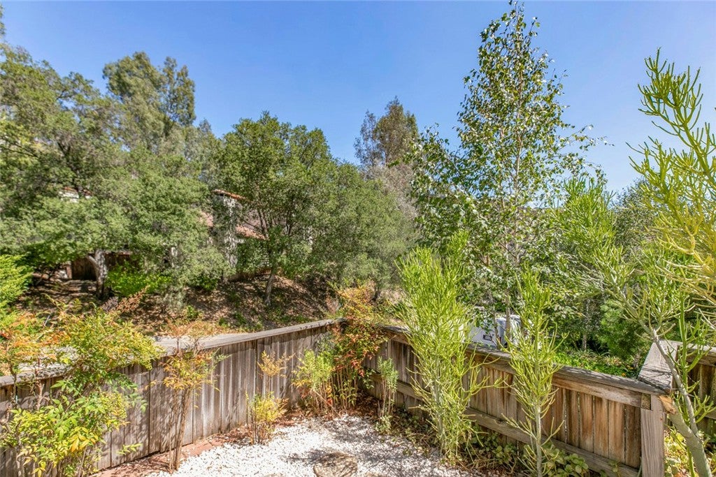 Glendale, California, 91206, United States, 2 Bedrooms Bedrooms, ,3 BathroomsBathrooms,Residential,For Sale,1941682