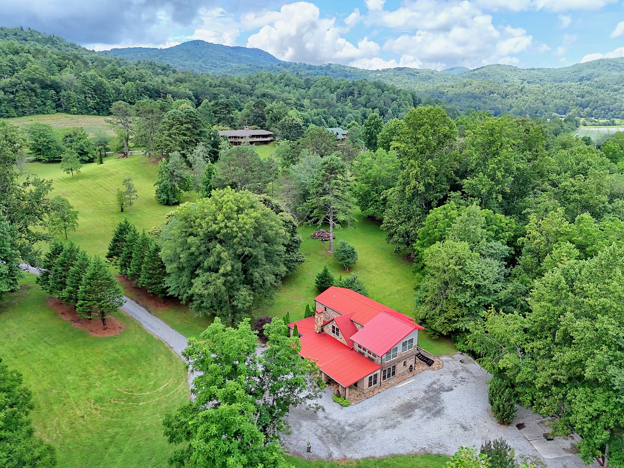  Tuscan Villa in Northeast Georgia Mountains - 物件實景