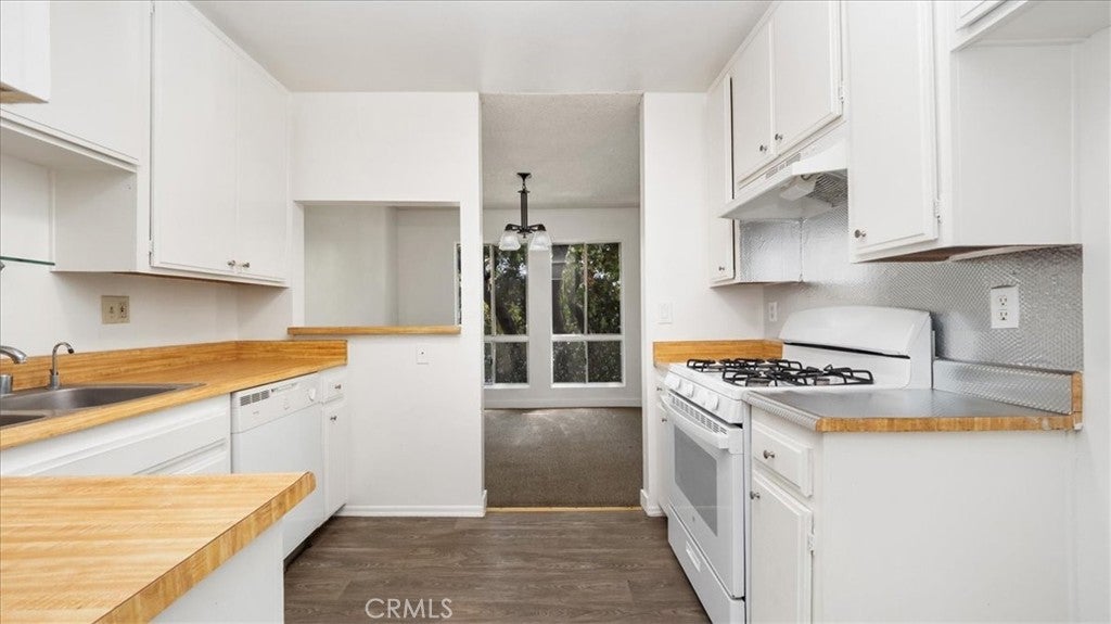 Los Angeles, California, 90034, United States, 2 Bedrooms Bedrooms, ,2 BathroomsBathrooms,Residential,For Sale,2025767