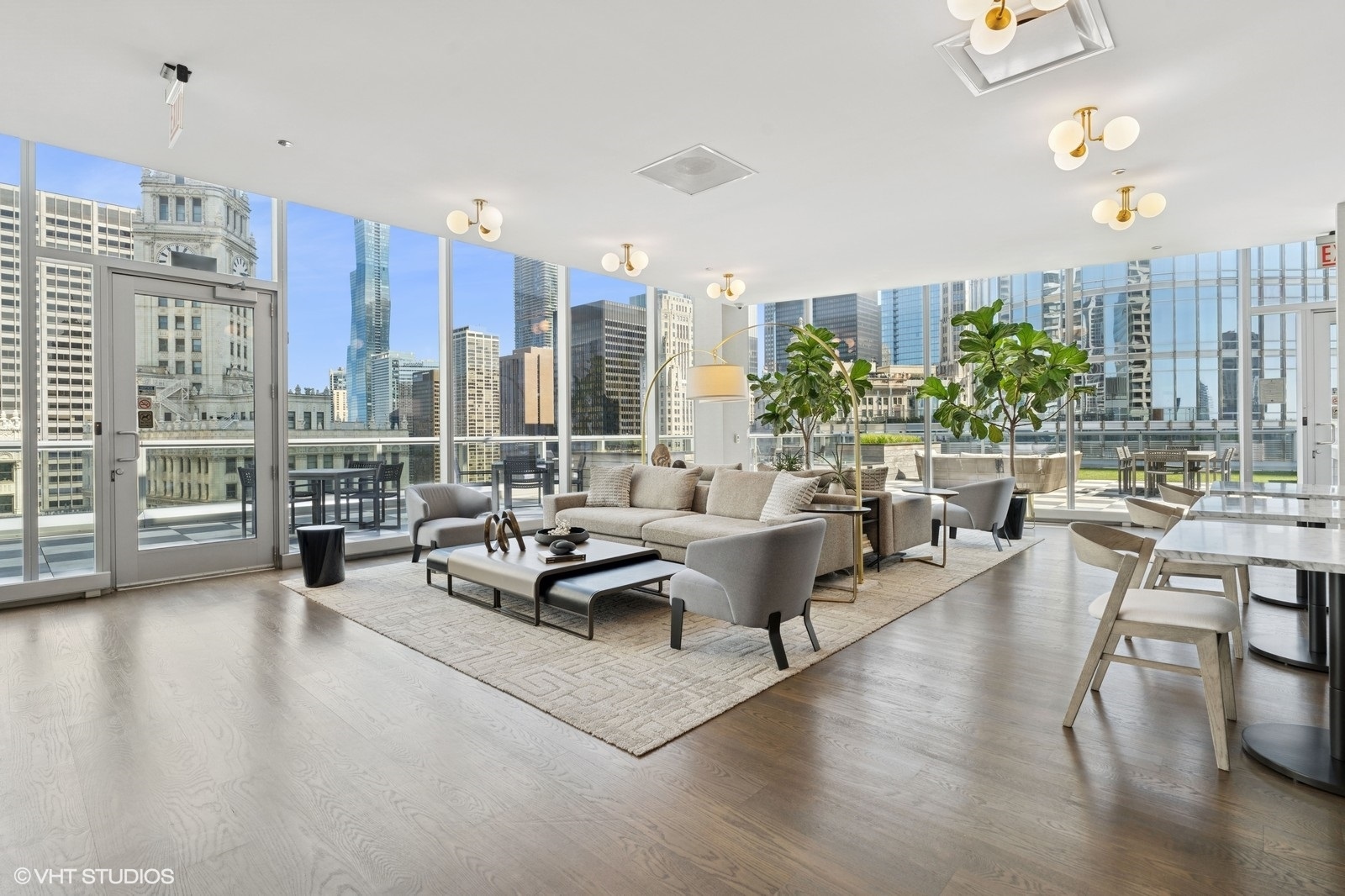 Chicago, Illinois, 60611, United States, 3 Bedrooms Bedrooms, ,4 BathroomsBathrooms,Residential,For Sale,1903791