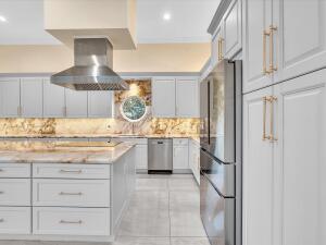 Plantation, Florida, 33325, United States, 5 Bedrooms Bedrooms, ,4 BathroomsBathrooms,Residential,For Sale,2005457