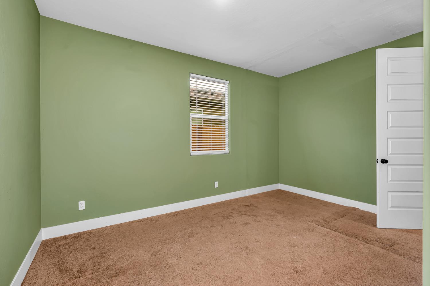 Los Banos, California, 93635, United States, 4 Bedrooms Bedrooms, ,2 BathroomsBathrooms,Residential,For Sale,2005631