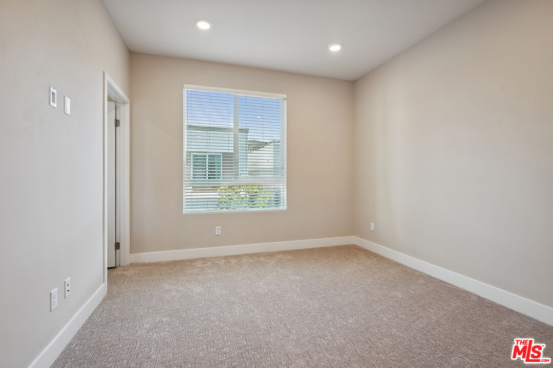 Los Angeles, California, 90068, United States, 3 Bedrooms Bedrooms, ,4 BathroomsBathrooms,Residential,For Sale,1891142