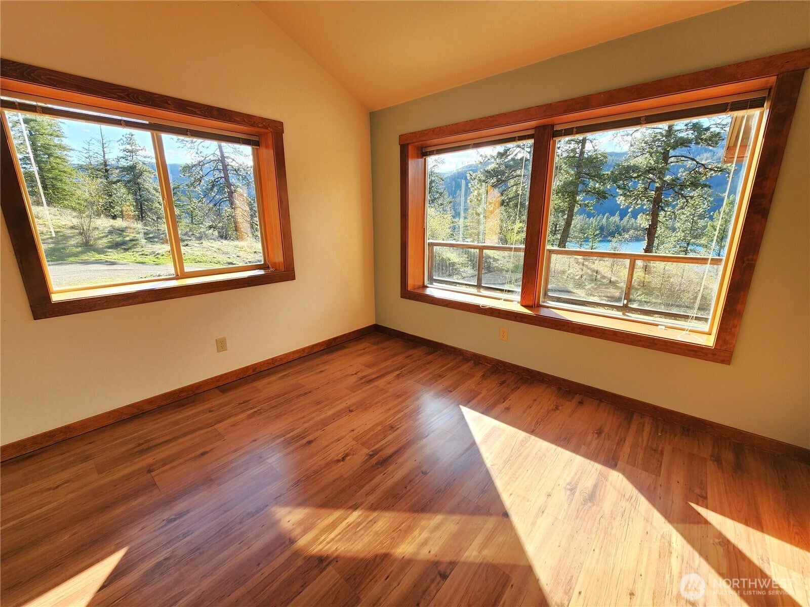 Oroville, Washington, 98844, United States, 2 Bedrooms Bedrooms, ,Residential,For Sale,2001782