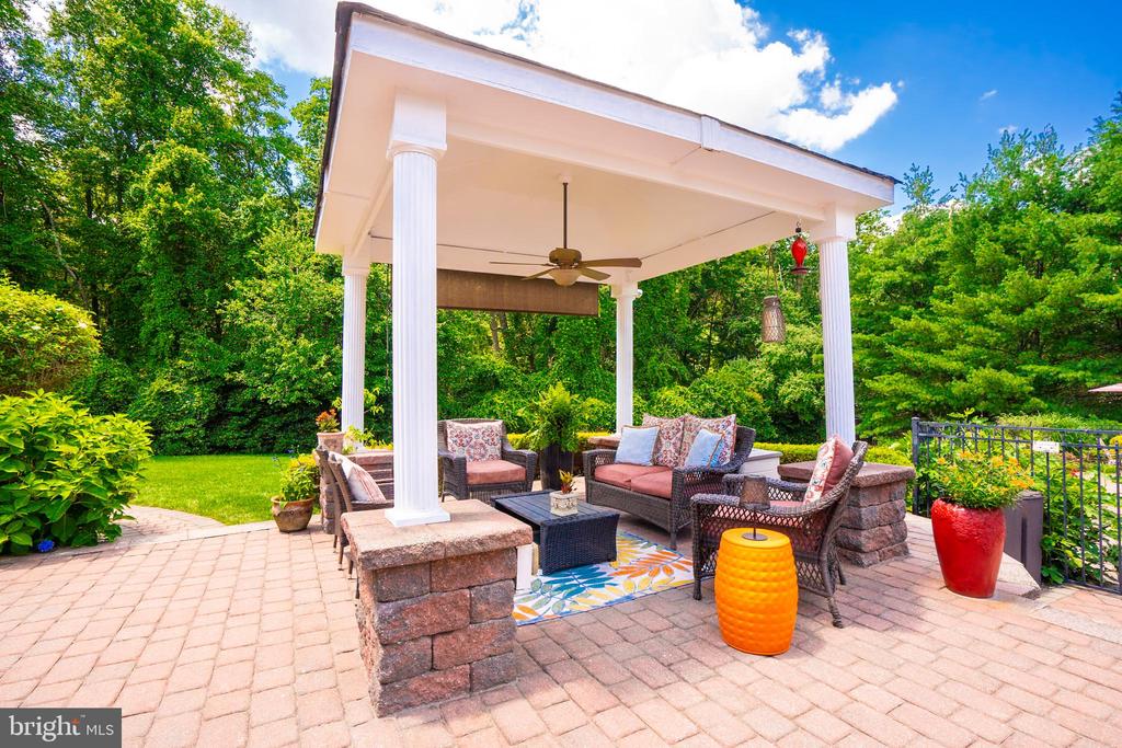 Monroe Township, New Jersey, 08831, United States, 5 Bedrooms Bedrooms, ,4 BathroomsBathrooms,Residential,For Sale,1895133