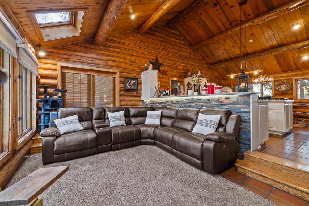 CHILOQUIN, Oregon, 97624, United States, 3 Bedrooms Bedrooms, ,3 BathroomsBathrooms,Residential,For Sale,1974697