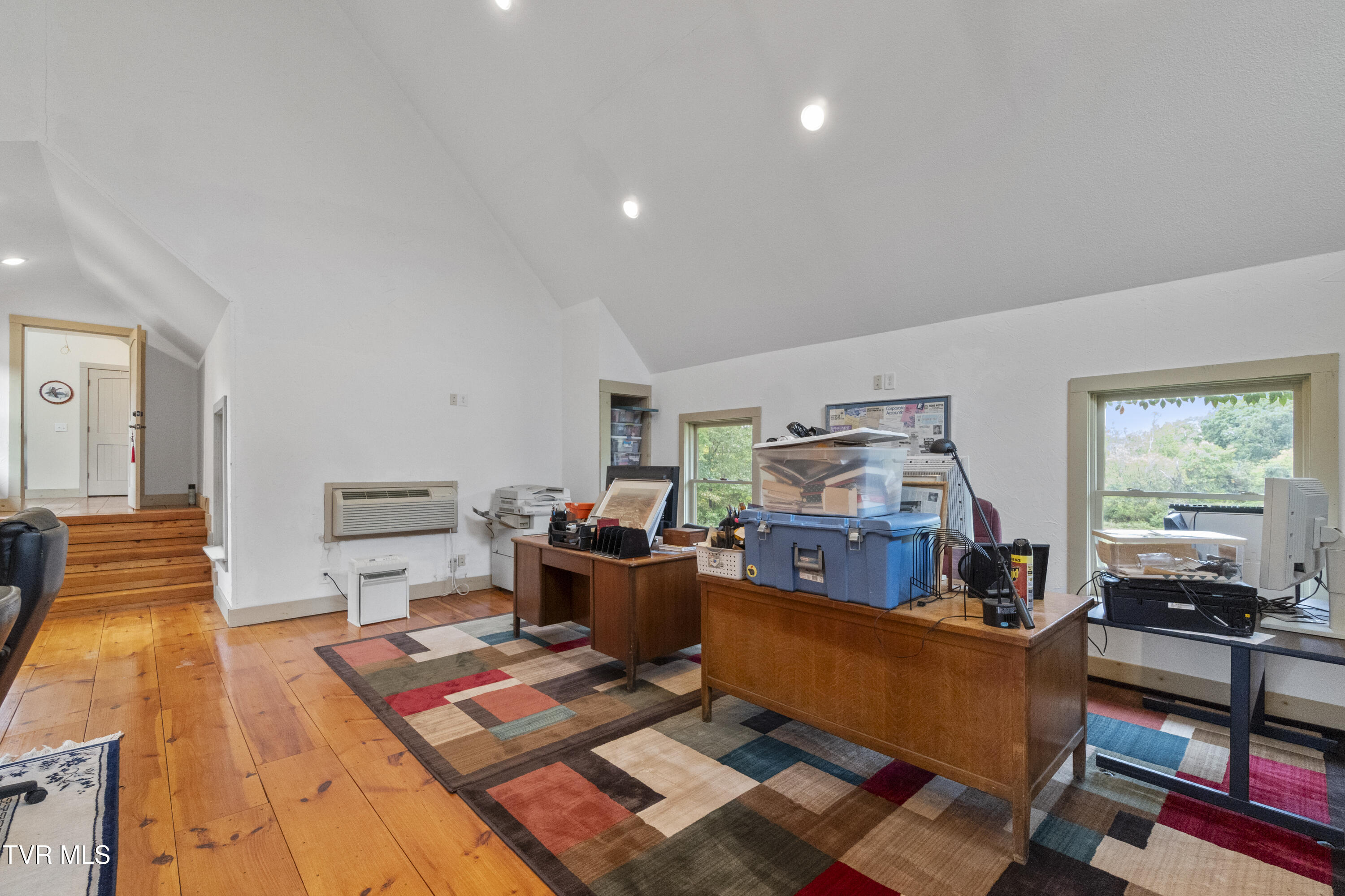 Greeneville, Tennessee, 37745, United States, 5 Bedrooms Bedrooms, ,4 BathroomsBathrooms,Residential,For Sale,1981962