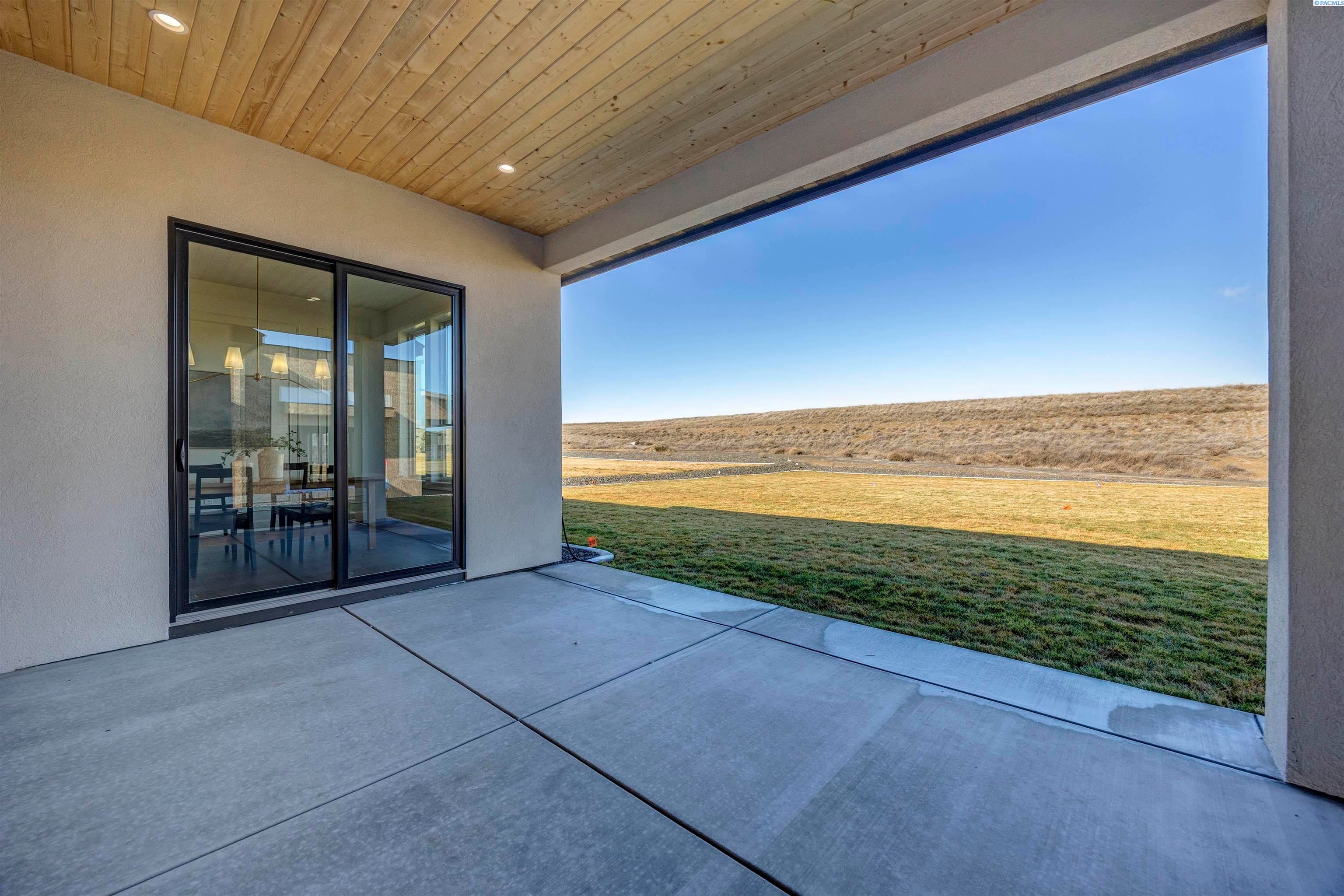 Richland, Washington, 99352, United States, 4 Bedrooms Bedrooms, ,3 BathroomsBathrooms,Residential,For Sale,2048138