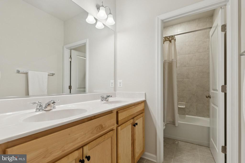 Leesburg, Virginia, 20176, United States, 4 Bedrooms Bedrooms, ,4 BathroomsBathrooms,Residential,For Sale,1983431