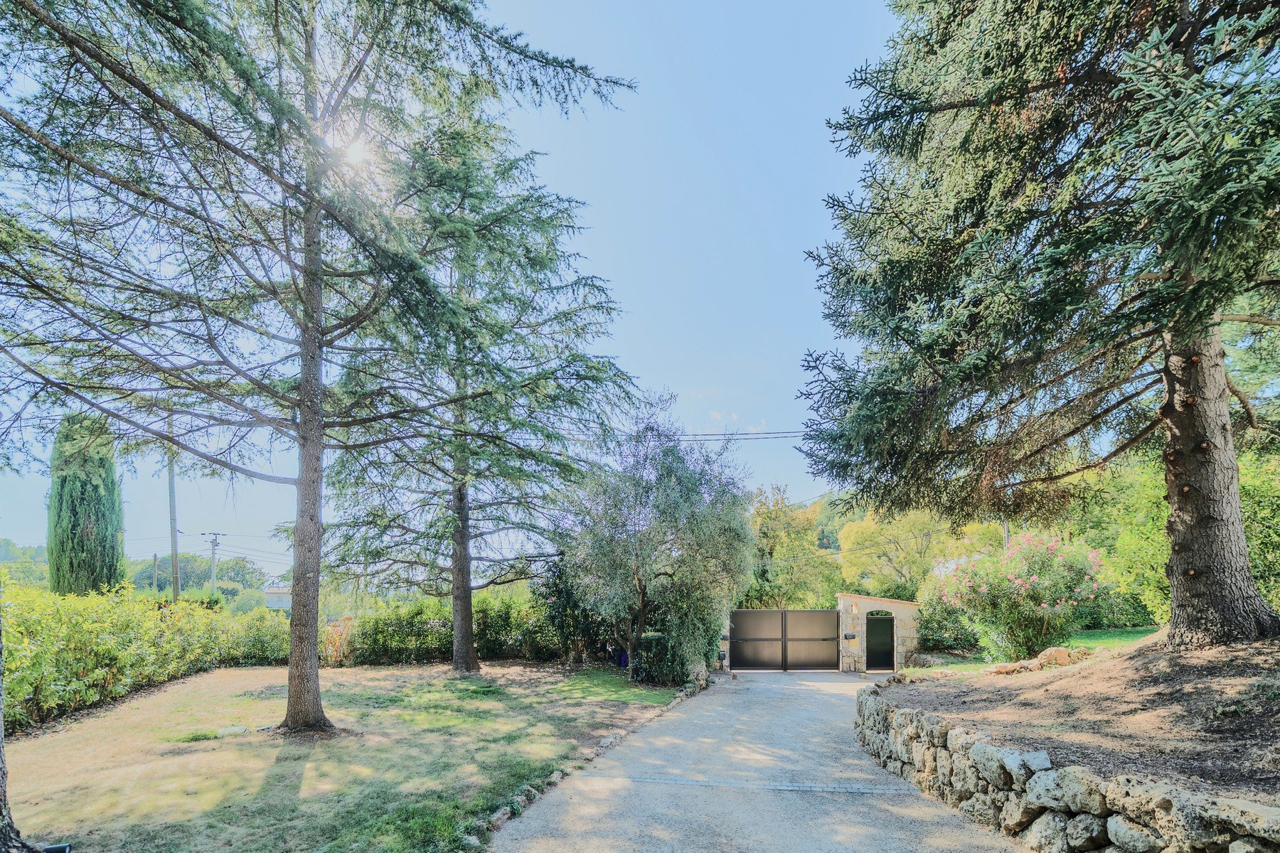  Renovated villa with swimming pool and large garage near Valbonne - 物件實景