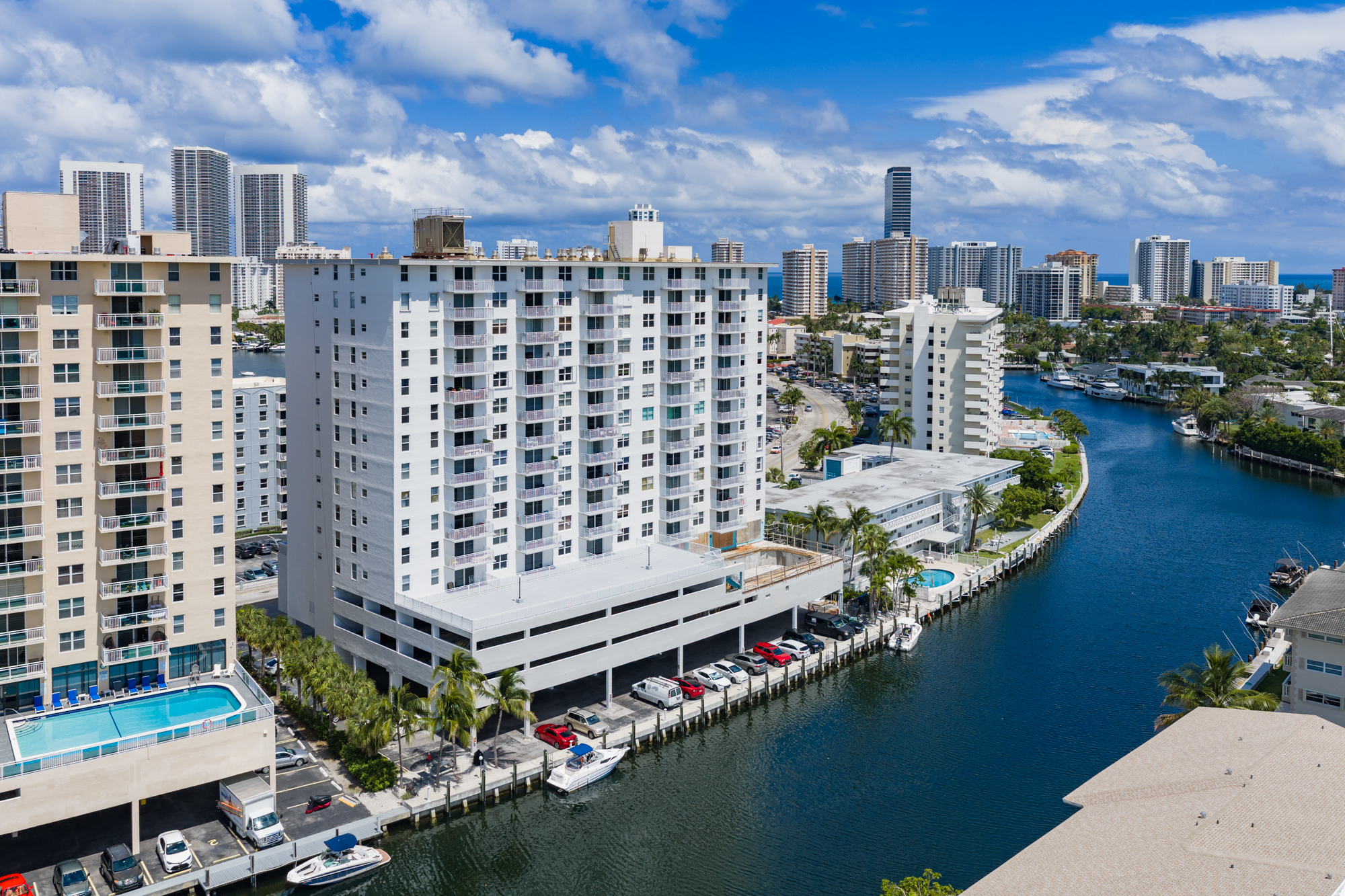  427 Golden Isles Dr, Hallandale Beach, FL, 33009 - 物件實景