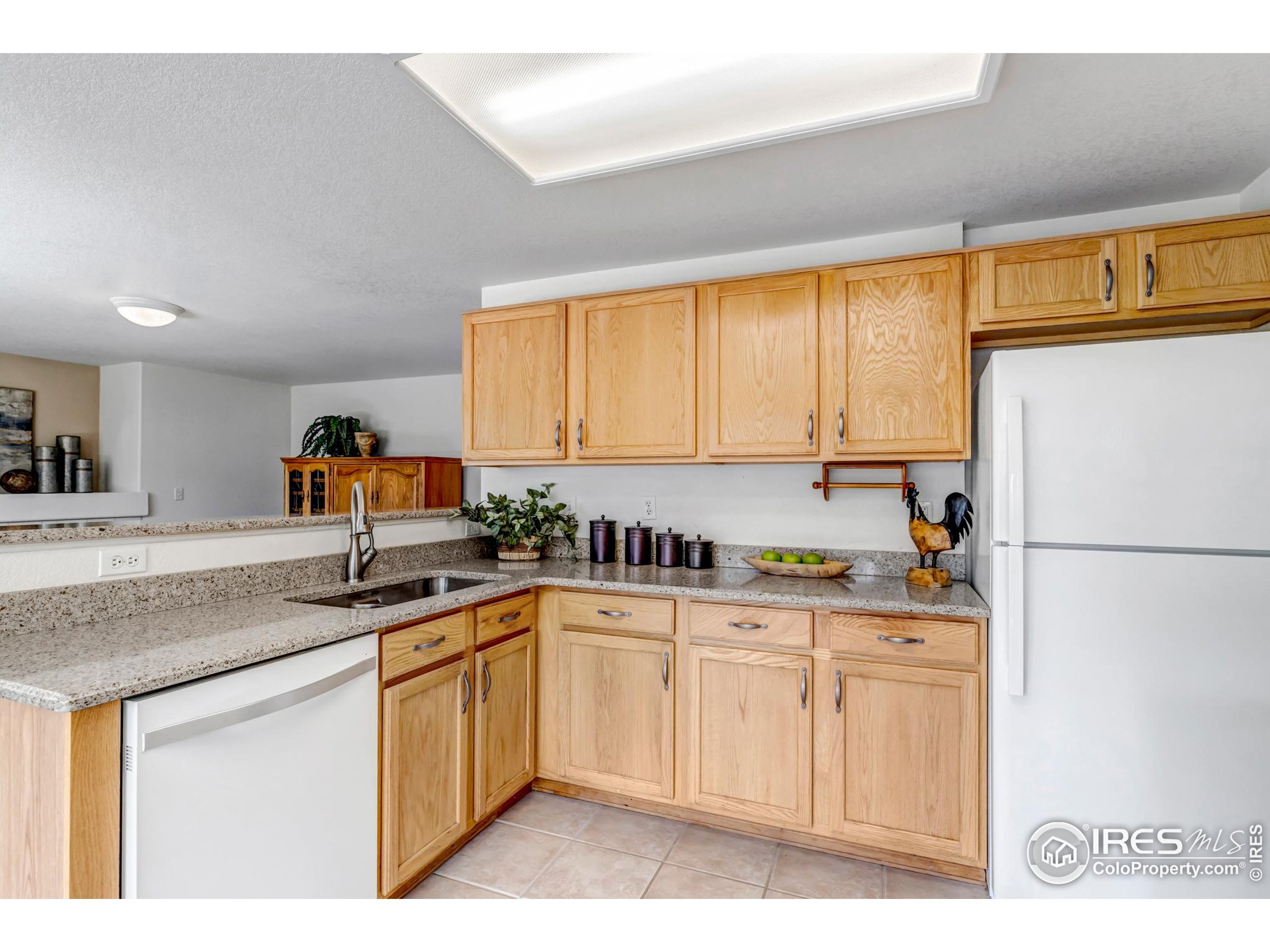 Longmont, Colorado, 80504, United States, 4 Bedrooms Bedrooms, ,3 BathroomsBathrooms,Residential,For Sale,1895647
