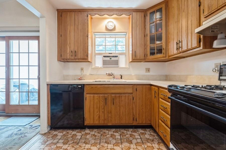 Lindenhurst, New York, 11757, United States, 4 Bedrooms Bedrooms, ,2 BathroomsBathrooms,Residential,For Sale,1906737