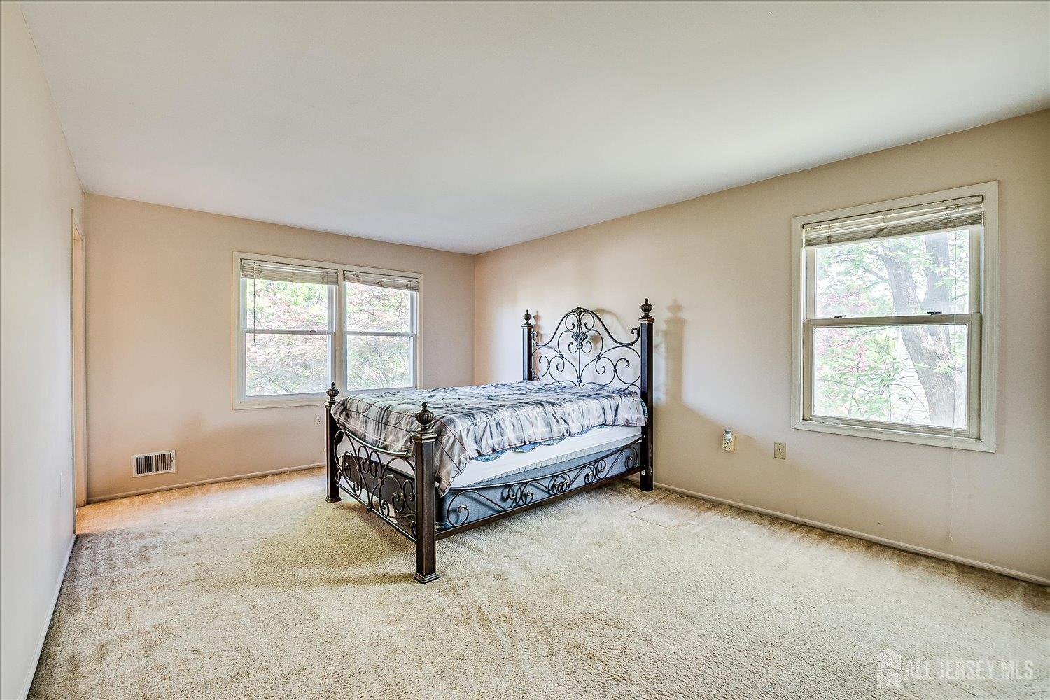 South Plainfield, New Jersey, 07080, United States, 4 Bedrooms Bedrooms, ,3 BathroomsBathrooms,Residential,For Sale,1934191