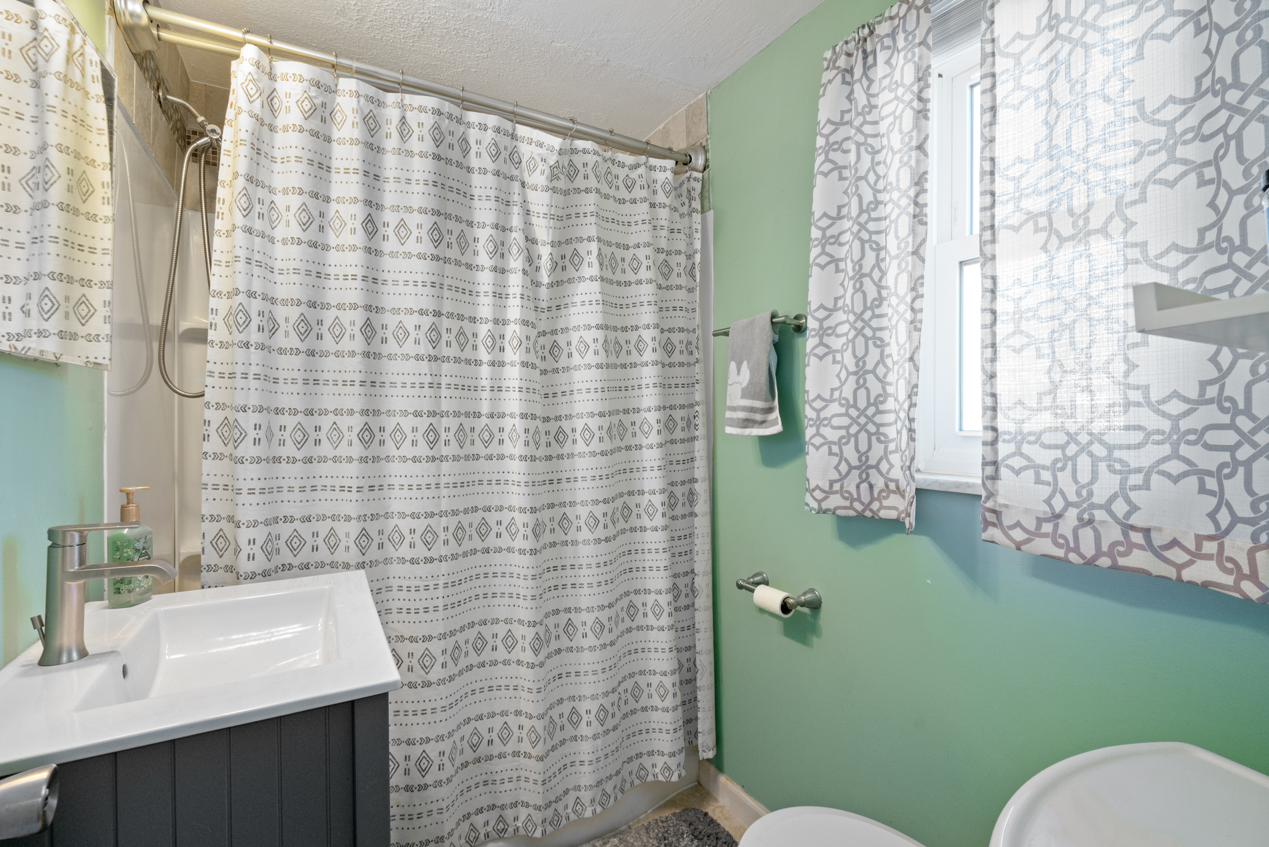  460 Jenne Drive, Pittsburgh, PA 15236 - 物件實景