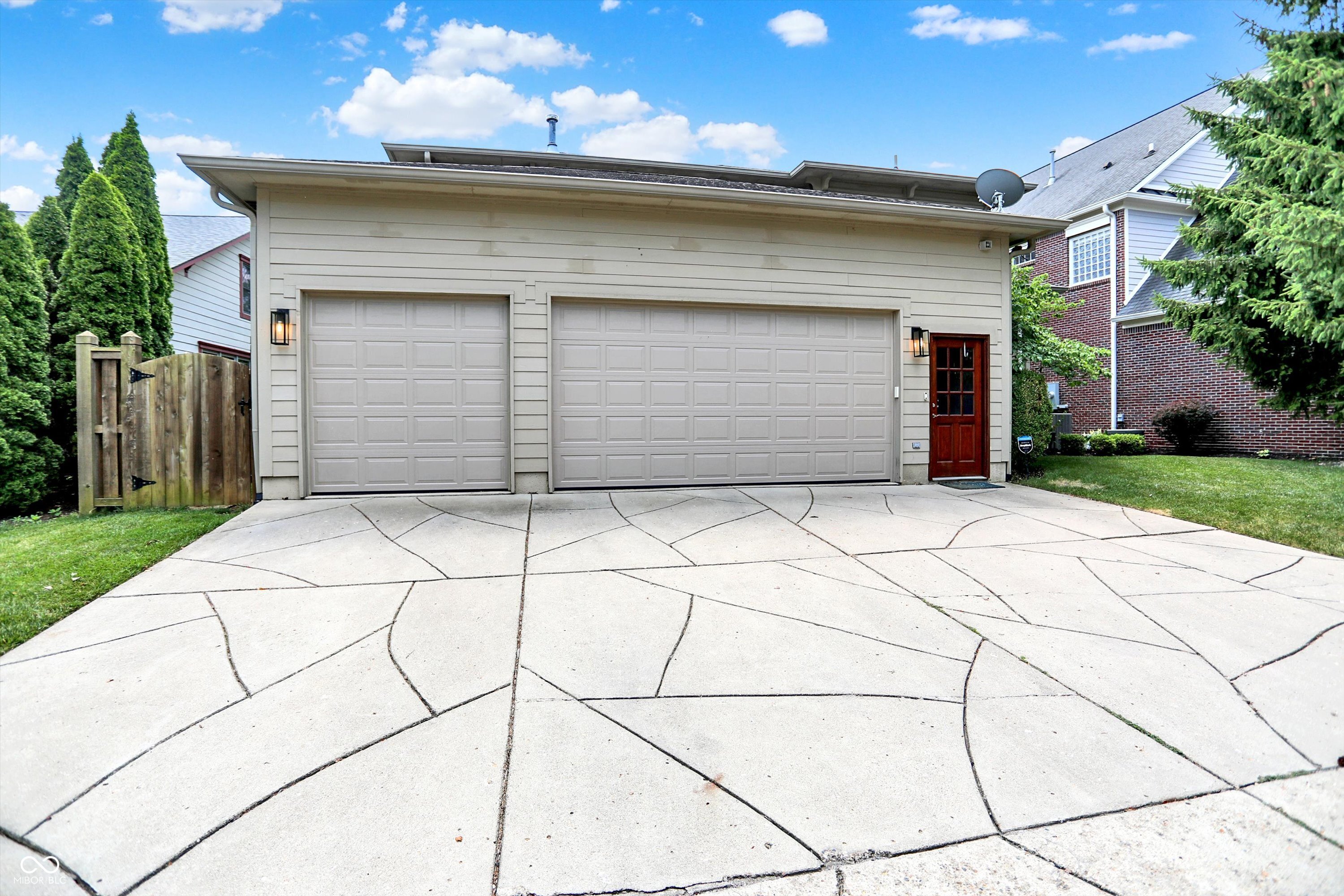 Zionsville, Indiana, 46077, United States, 4 Bedrooms Bedrooms, ,4 BathroomsBathrooms,Residential,For Sale,1930586