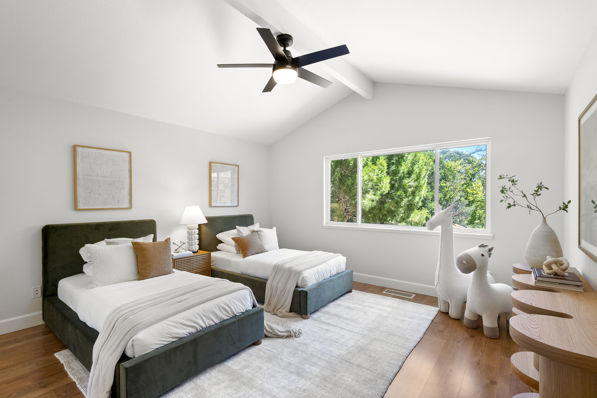  Expansive Residence in Millbrae Highlands - 物件實景