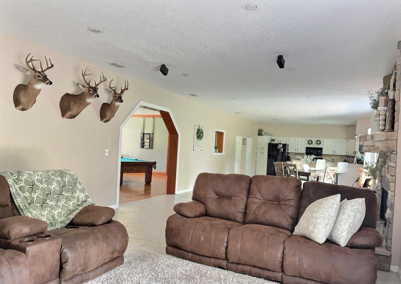 Hawthorne, Florida, 32640, United States, 5 Bedrooms Bedrooms, ,2 BathroomsBathrooms,Residential,For Sale,1903674