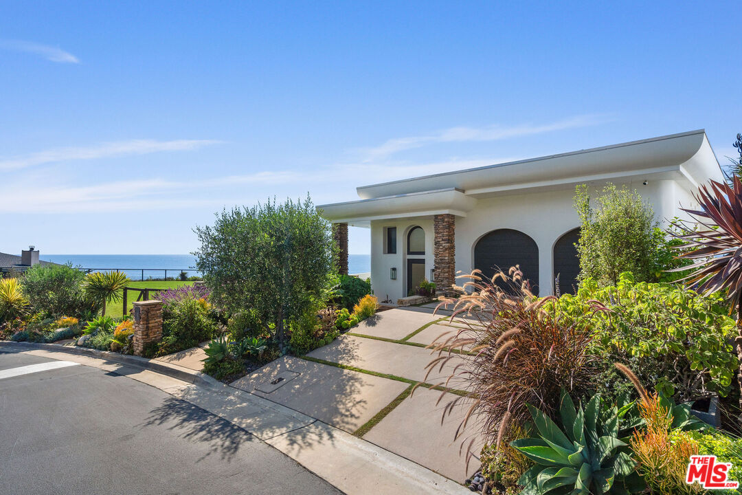 Malibu, California, 90265, United States, 3 Bedrooms Bedrooms, ,4 BathroomsBathrooms,Residential,For Sale,1855948