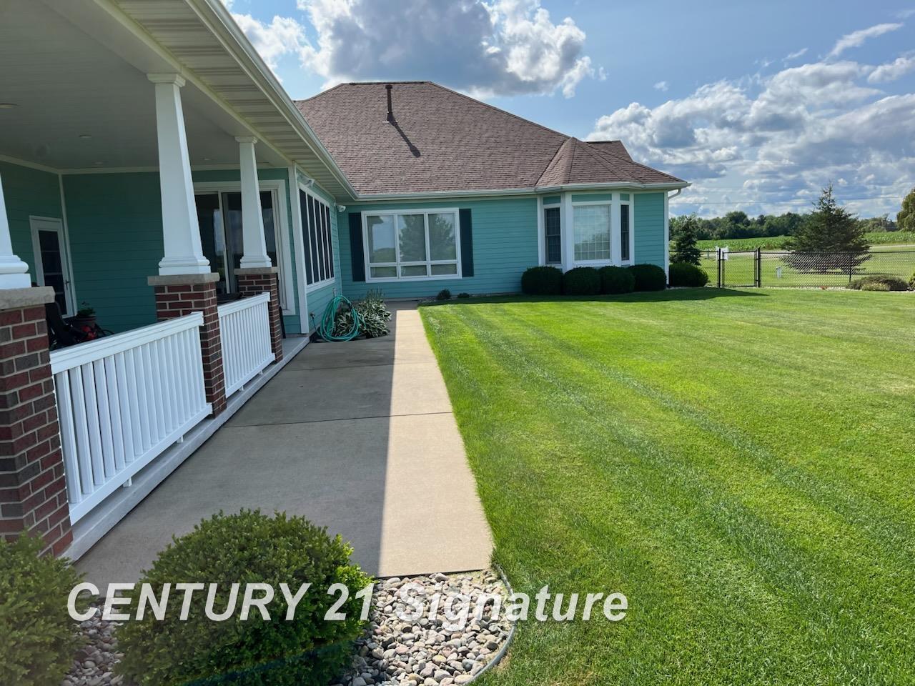 Freeland, Michigan, 48623, United States, 5 Bedrooms Bedrooms, ,4 BathroomsBathrooms,Residential,For Sale,1973671