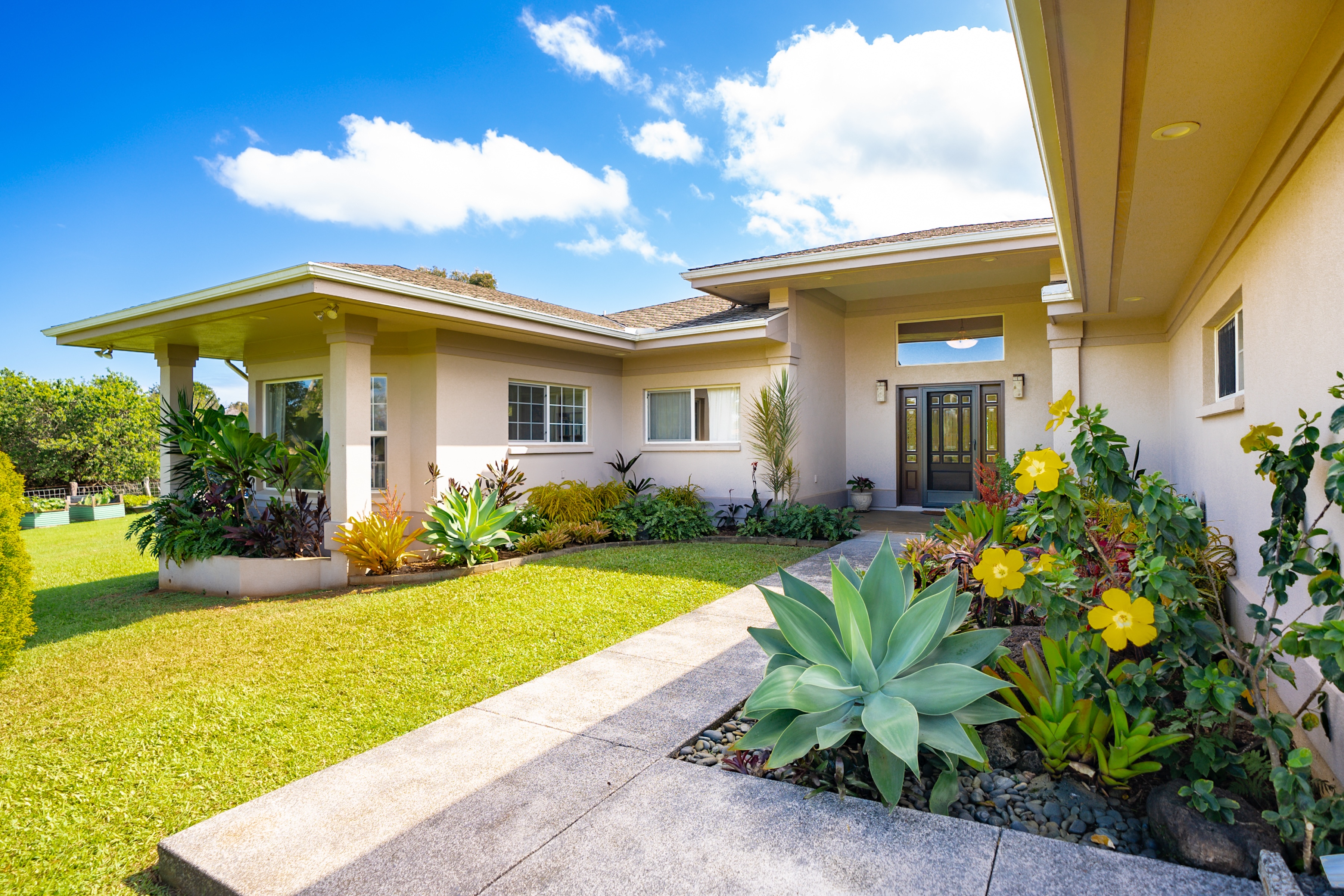 Custom home on 2 usable acres close to Makawao town