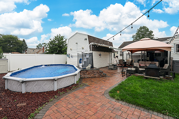 Massapequa, New York, 11758, United States, 3 Bedrooms Bedrooms, ,2 BathroomsBathrooms,Residential,For Sale,1974193