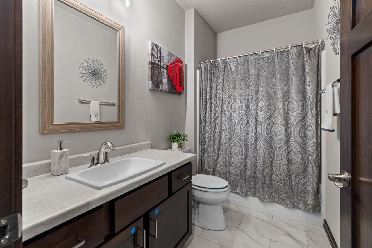 NEENAH, Wisconsin, 54956, United States, 3 Bedrooms Bedrooms, ,2 BathroomsBathrooms,Residential,For Sale,1818081
