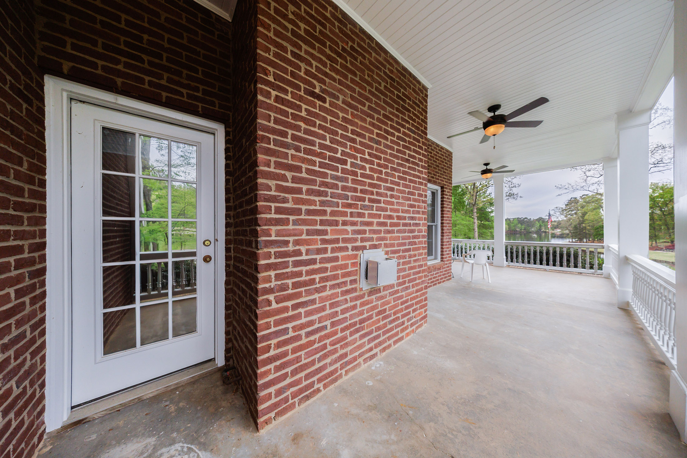  A Rare Opportunity to Own a Developer-Designed Lakefront Estate - 物件實景