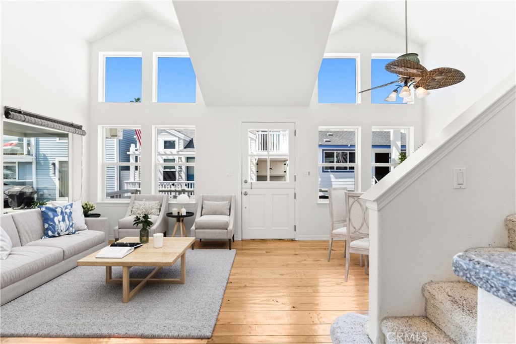 Newport Beach, California, 92663, United States, 2 Bedrooms Bedrooms, ,2 BathroomsBathrooms,Residential,For Sale,1917614