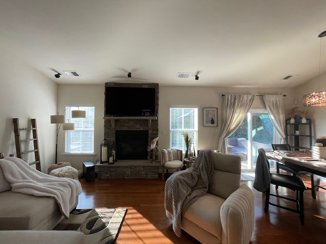 Williamsburg, Virginia, 23188, United States, 3 Bedrooms Bedrooms, ,2 BathroomsBathrooms,Residential,For Sale,1989913